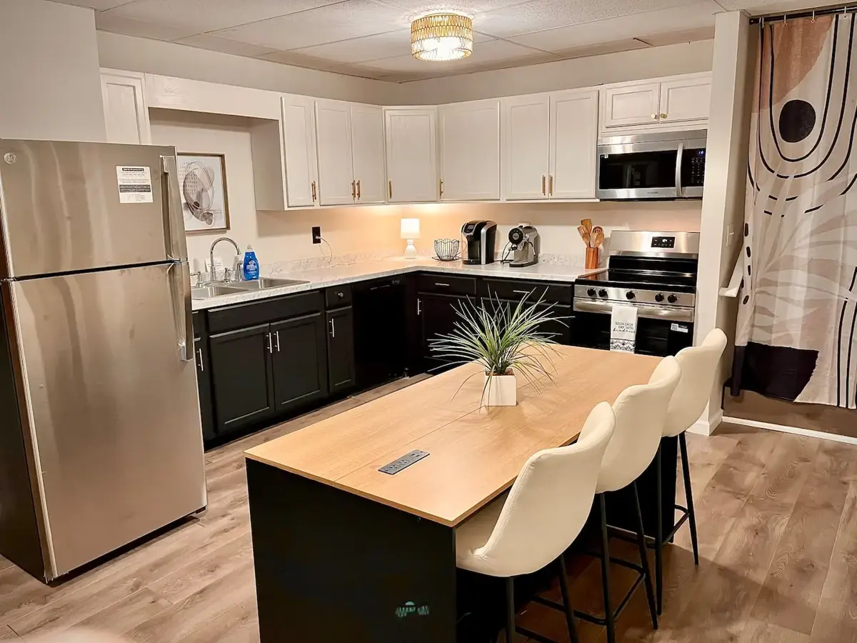 Boho Luxe Retreat - Full kitchen image 2