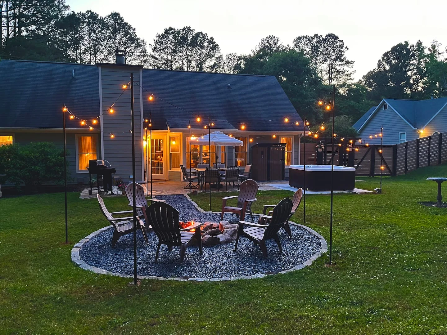 The outdoor space at Hot Tub Retreat