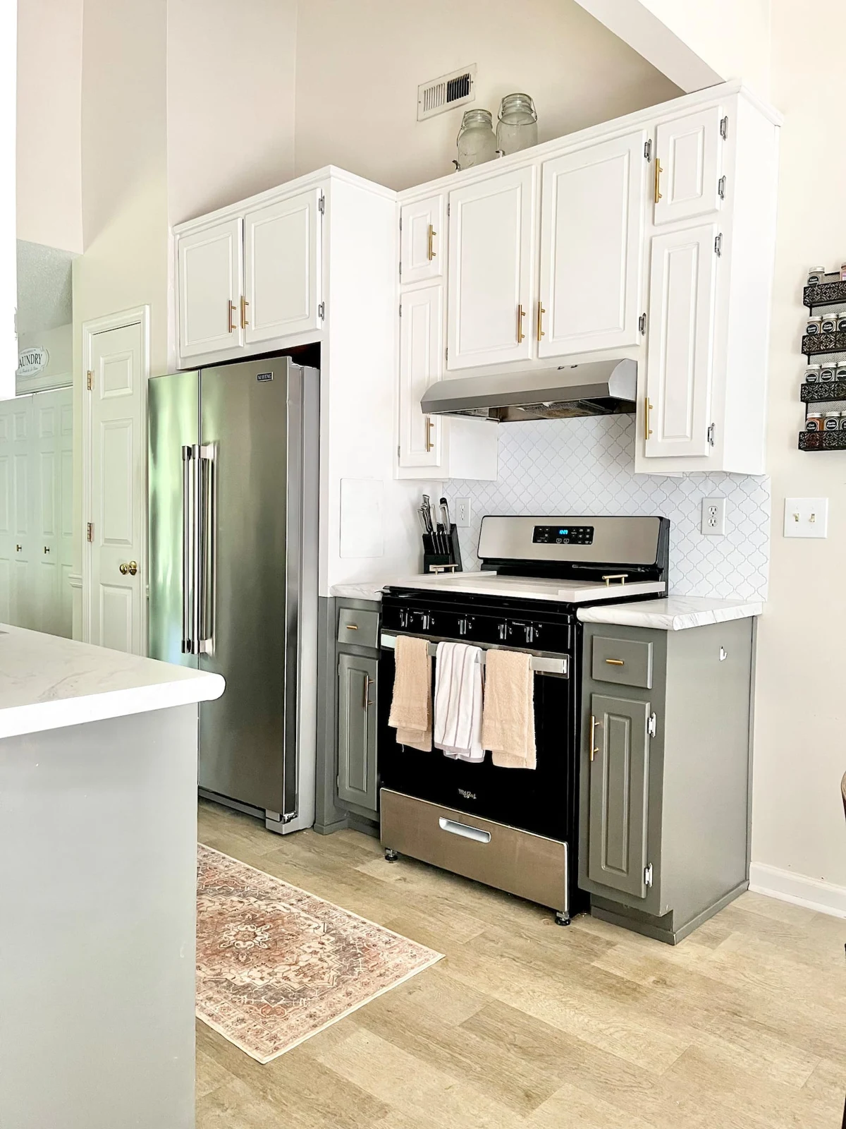 Hot Tub Retreat - Full kitchen image 2
